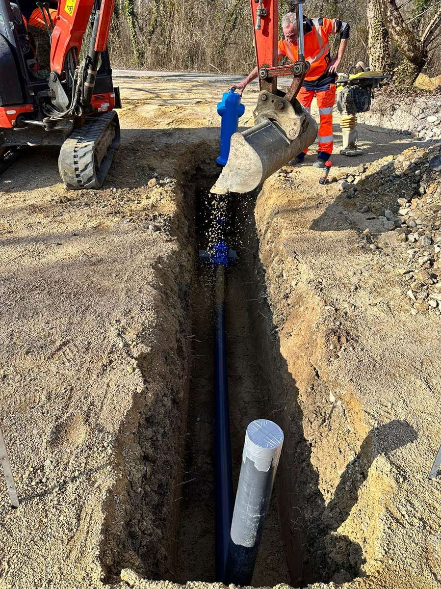 Pose des canalisations pour création de poteau d’aspiration sur citerne incendie Pose des canalisations pour création de poteau d'aspiration sur citerne incendie à Pont d'Ain dans l'Ain